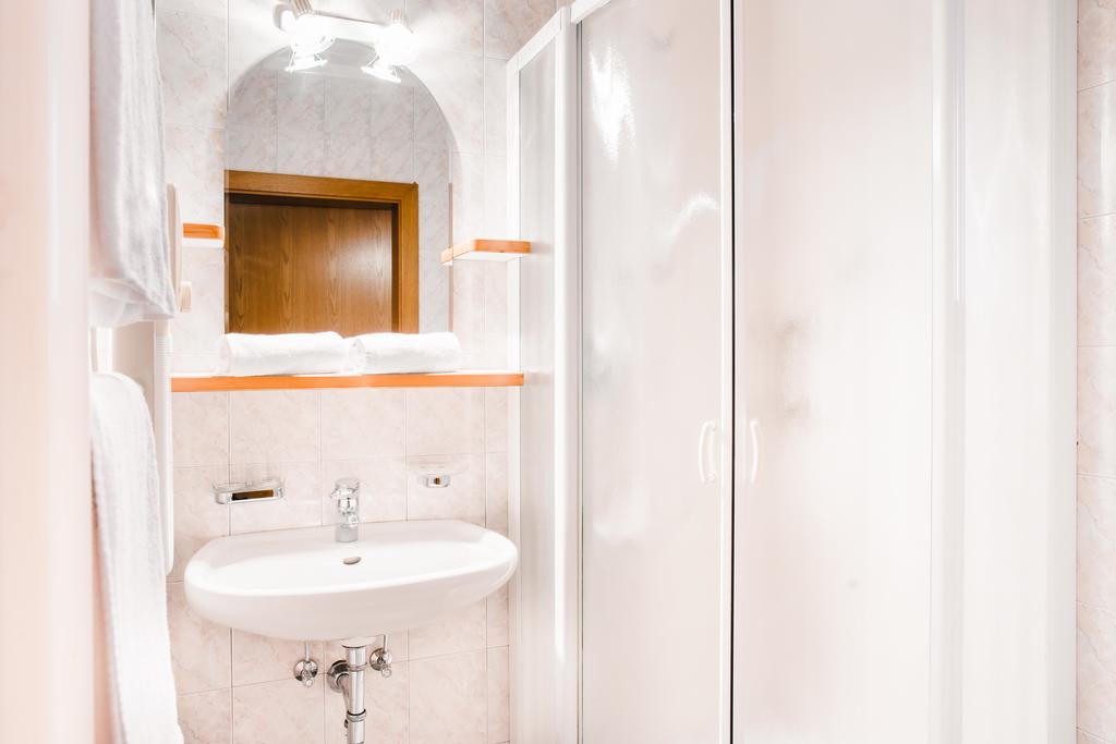 Gasthof Hotel Woehrmaurer Velturno Esterno foto